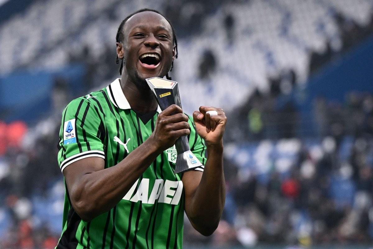 开云-斯基拉：米兰上周日派球探考察了萨索洛中场伊斯梅尔-科内